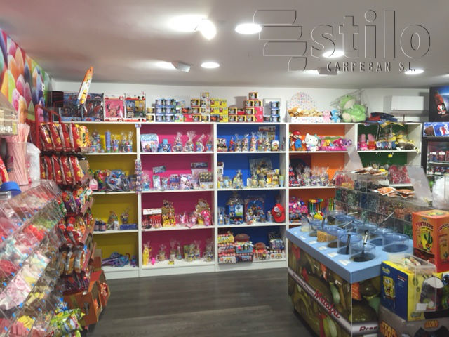 Estantera para tienda de dulces. Carpintera Ebanistera Carpeban Stilo, somos profesionales.